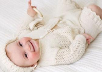 how to dress a newborn for a walk in the spring