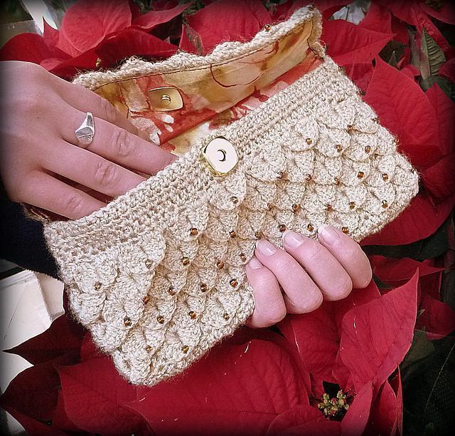 Fashionable clutch bag with your own hands