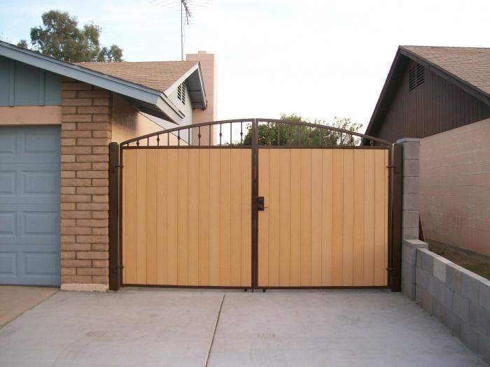 How to choose a swing gates to give?