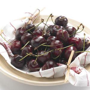 Large-fruited cherry: description, growing conditions