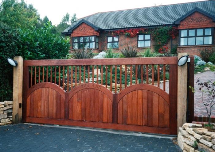 Sliding gates for dachas and houses: the entrance will be just a friend