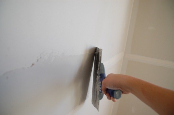 putty for wallpaper wall plastering by own hands