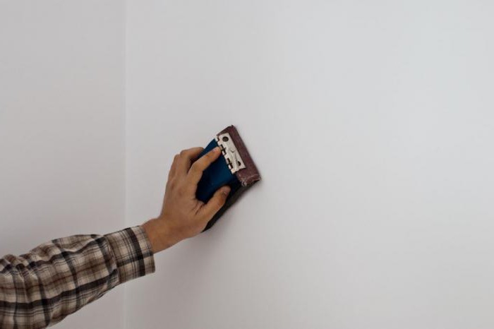 Plastering of walls under wallpaper by own hands: the instruction, technology and the description