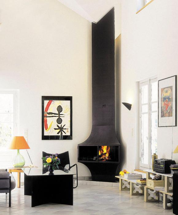 Corner fireplace in the interior of the living room: photo