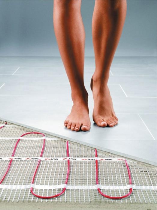 Water under floor heating: description of properties and installation