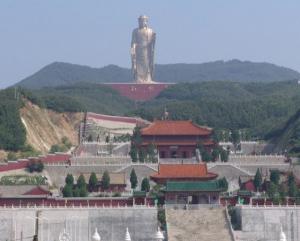 The Temple of the Spring Buddha is a symbol of the respect of the Chinese people for the heritage of Buddhism