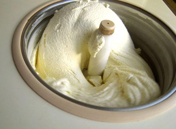 Homemade ice cream flavor of the Soviet recipe