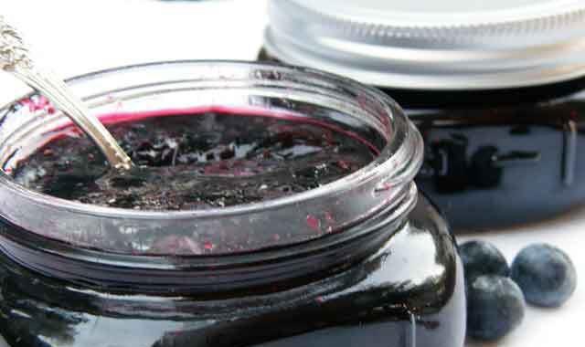 Blueberry jam: useful composition and method of preparation