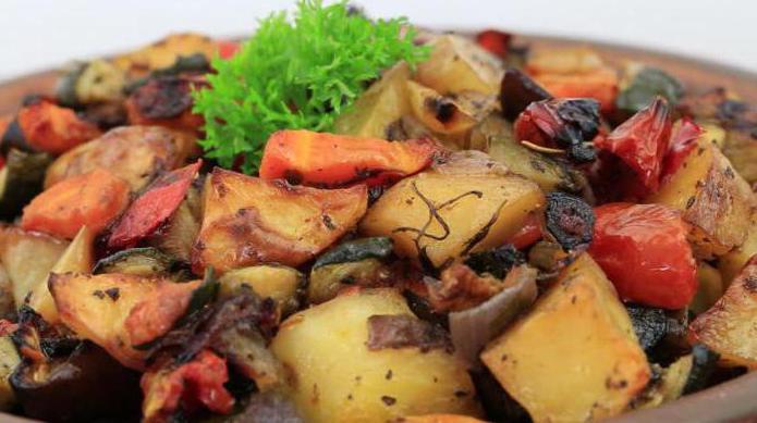 We prepare a vegetable stew with eggplants in a multivariate: recipes for delicious dishes