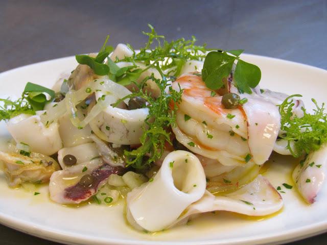 Prepare a salad of squid with egg and onions