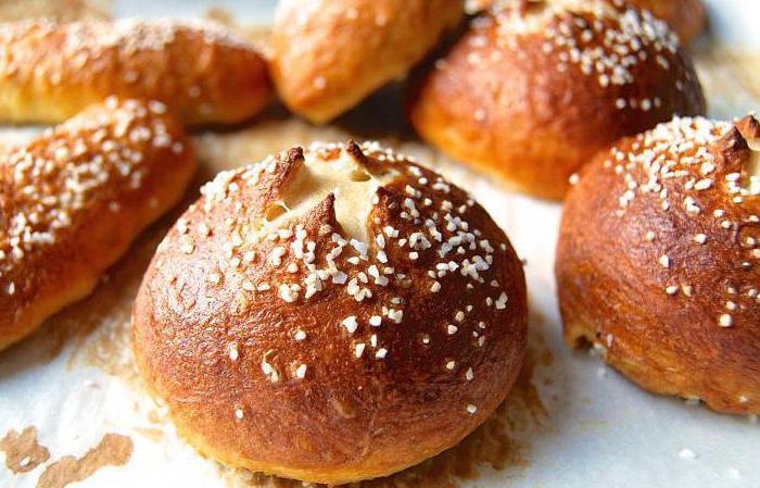 How to bake buns with sprinkling?