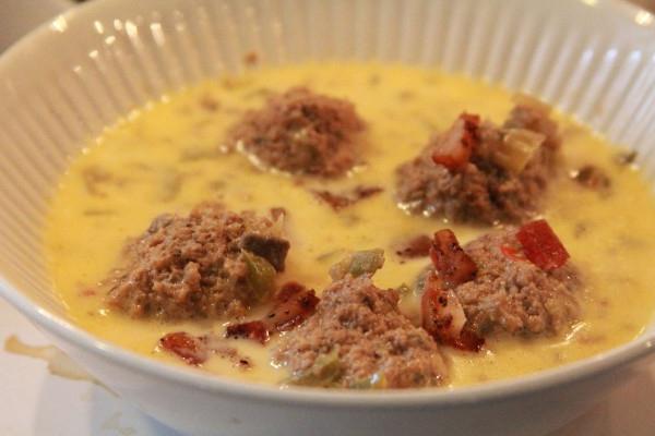 Cheese soup with meatballs