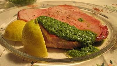 How to bake a trout in an oven: a simple recipe for an amazing dish