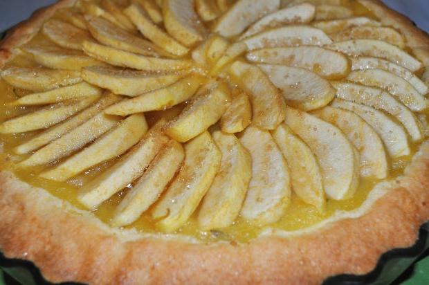 Who wants to taste the delicious apple pie "Charlotte"? The recipe for you