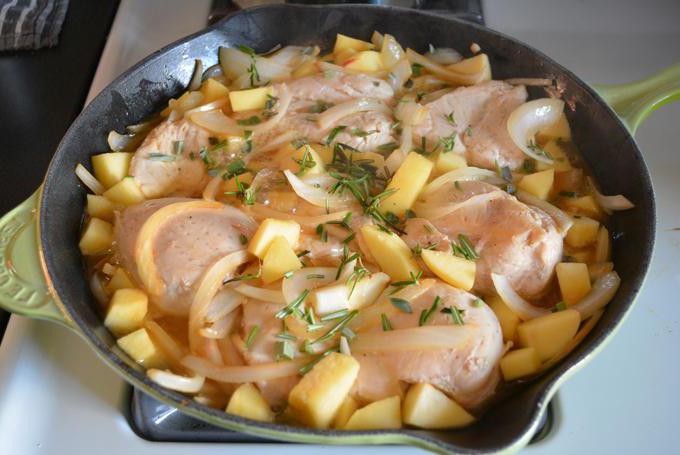 chicken breast with apple in a frying pan