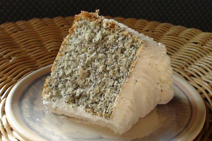 Poppy cake with flour and without it