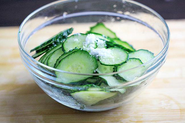 Cucumbers with garlic and dill in the package: recipe