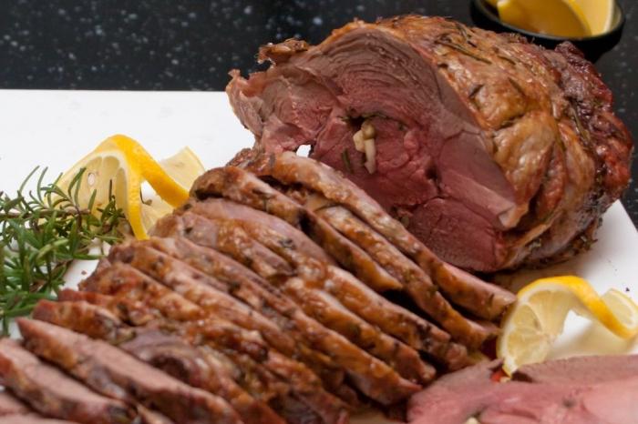 Original dish to the festive table: lamb leg baked with vegetables