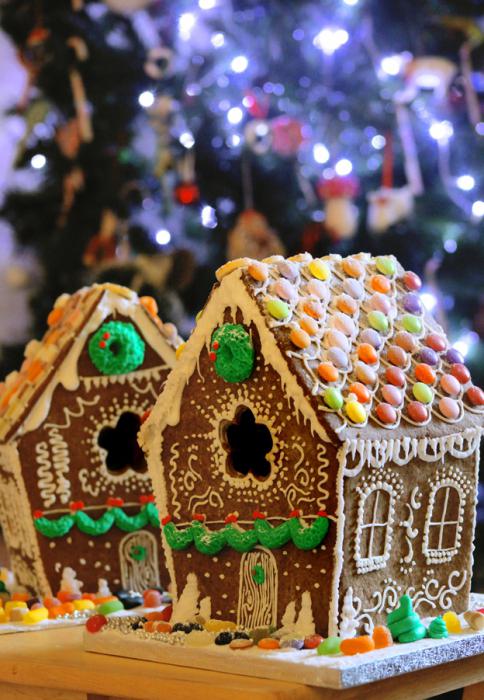 Recipe gingerbread in the home: we make sweet houses, little people