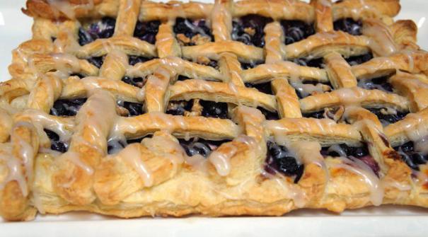 The most delicious and simple blueberry pie made of puff pastry. All the secrets and subtleties of cooking