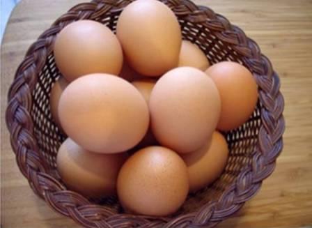 How many eggs are stored in the refrigerator?