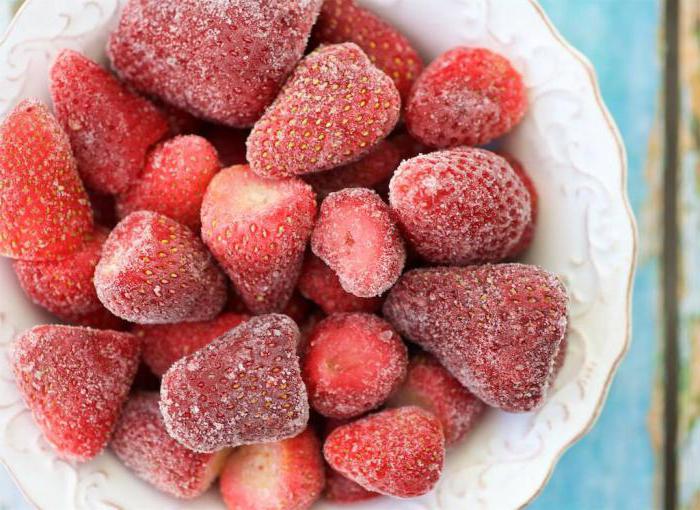 Frozen strawberries: caloric content per 100 grams