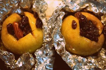 We bake apples in foil together with dried fruits!