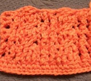 Using only a column with a crochet, you can tie a beautiful thing