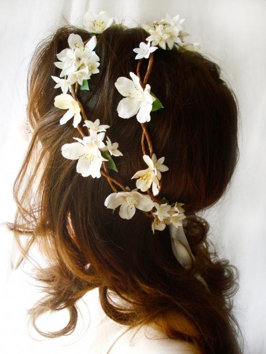 Beautiful wreath of flowers on your head with your own hands