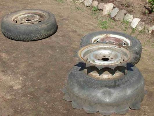 A practical solution - vases from the tire on its own!