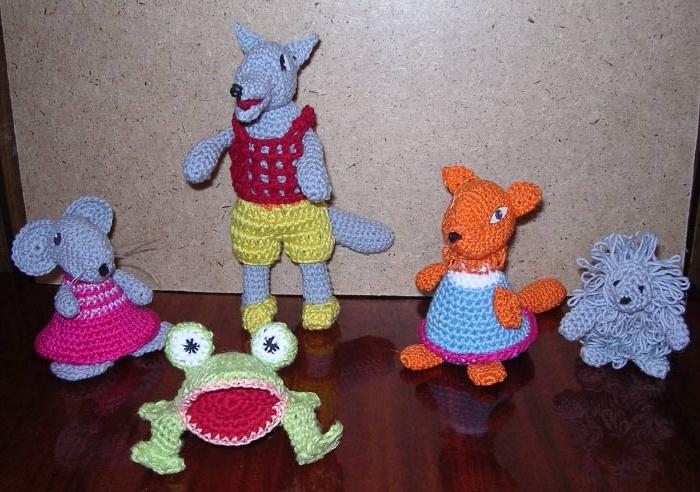 Knitted toys: charts with description.