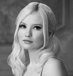 Emily Browning photo