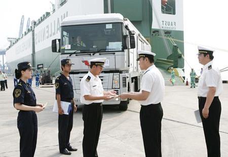 Specialist in customs clearance