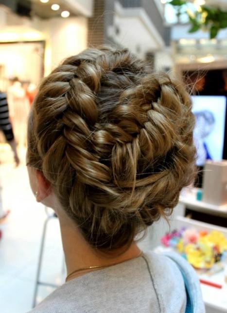 Beautiful braid on long hair: weaving options