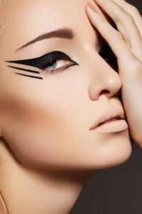 make-up for the eyes with an overhanging eyelid