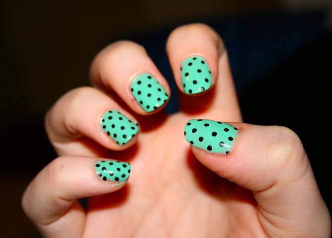 manicure mint with pink 