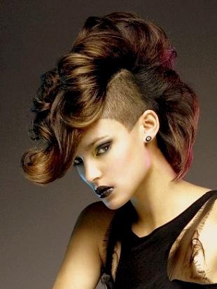 Haircuts with shaved temples - women's ways to challenge society