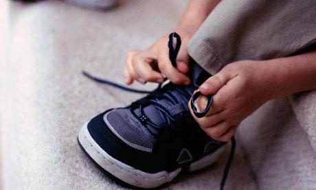 how to tie the laces so that they do not untie when walking