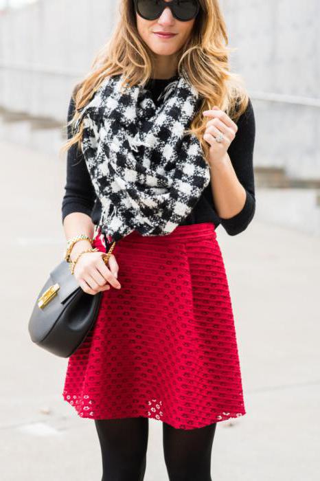 Stylish combination: black tights with a black skirt