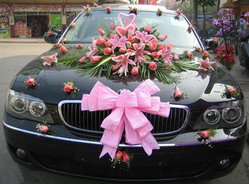 How to decorate a car for a wedding: useful tips