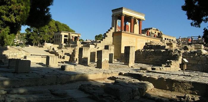 Knossos Palace in Crete - a mystery of the Minoan civilization