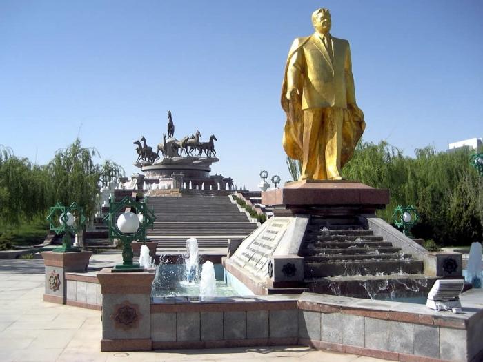 The capital of Turkmenistan: a journey to the Soviet past