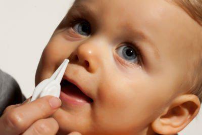 How to use saline solution for washing your nose at home