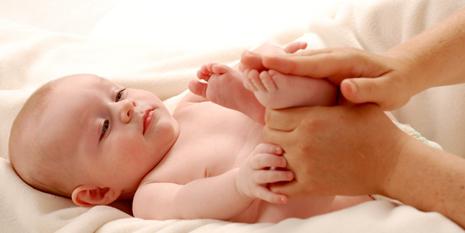 Massage of the baby in the home